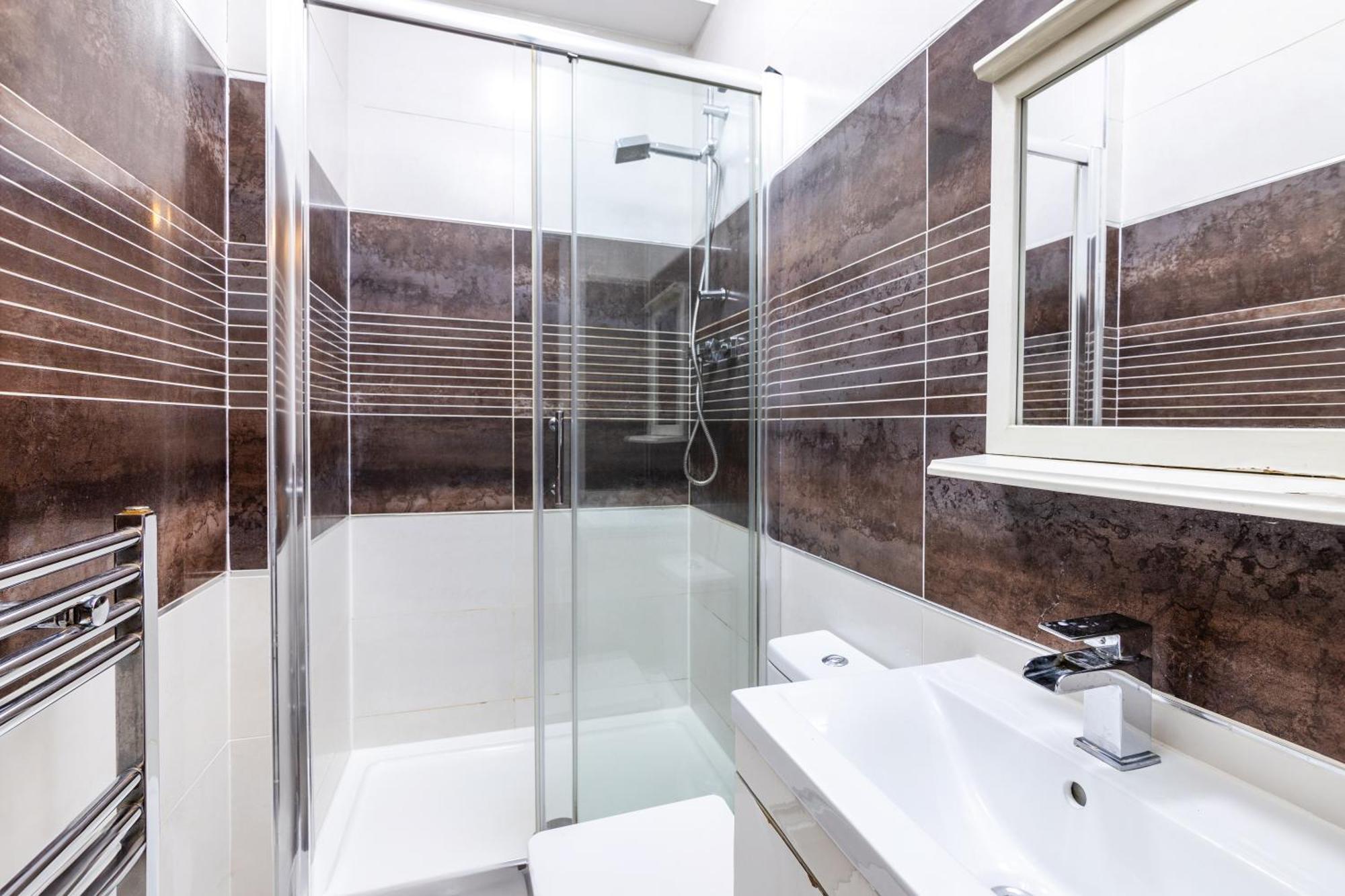 Spacious Apartment Close To City Centre With Free Secure Parking Leeds  Dış mekan fotoğraf