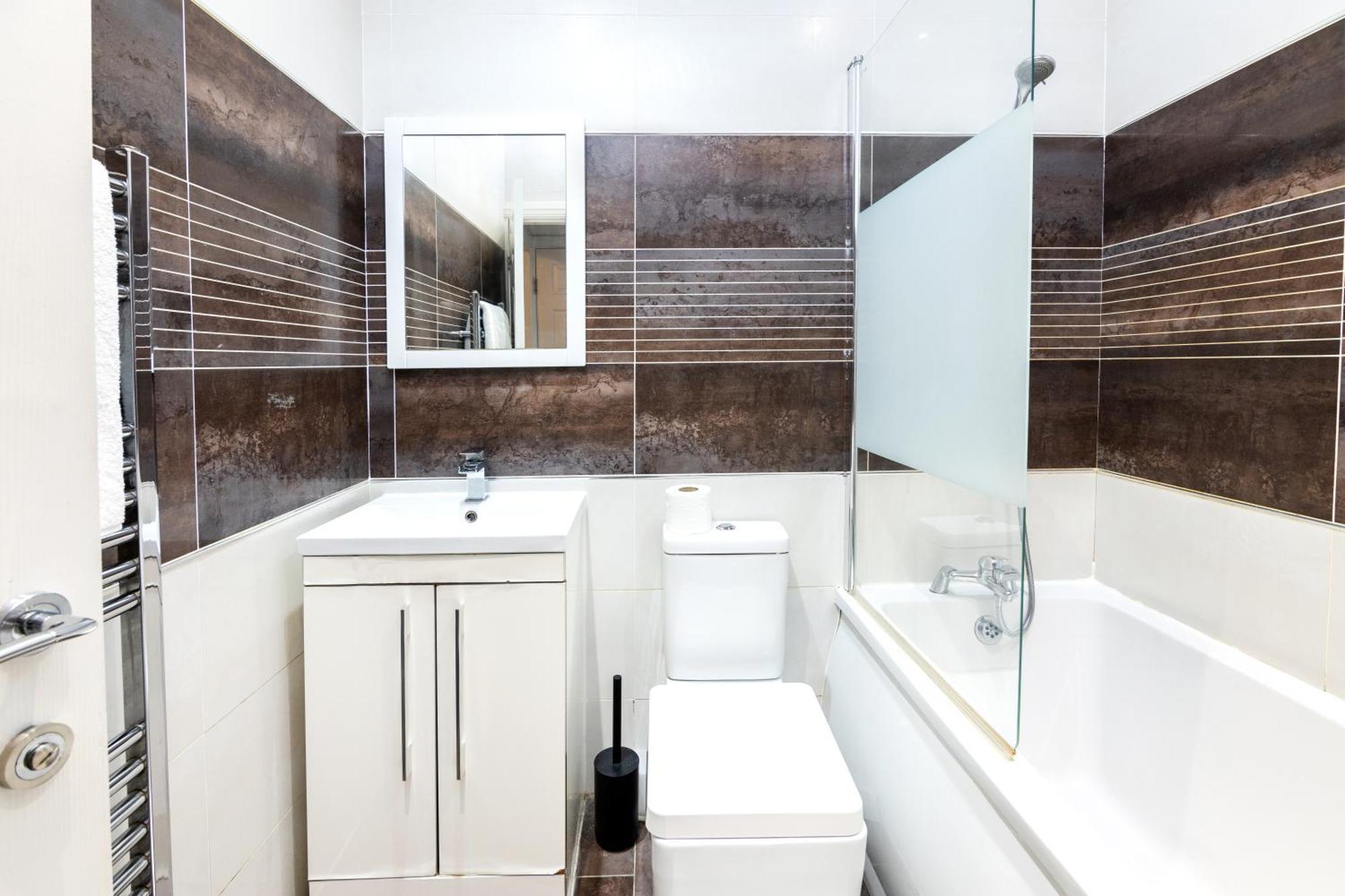 Spacious Apartment Close To City Centre With Free Secure Parking Leeds  Dış mekan fotoğraf